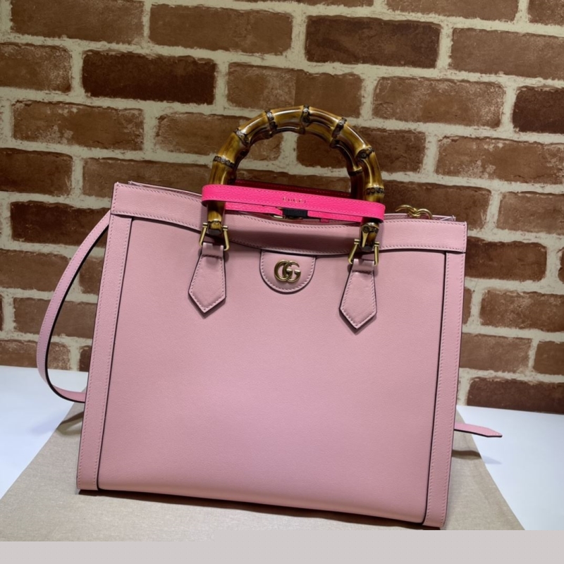 G*u*i shopping bags